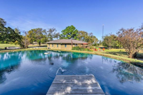 Pottsboro Home on 2 Acres with Hot Tub, Near Marina!